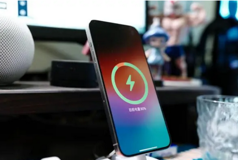 临城苹果15换屏服务分享用什么充电器给iPhone15充电更好 